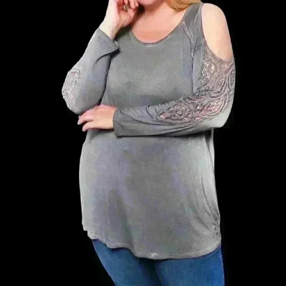 NWT - Plus Long Sleeve Charcoal Cold Shoulder Crochet Round Neck Solid Top - 1X - Picture 2 of 4